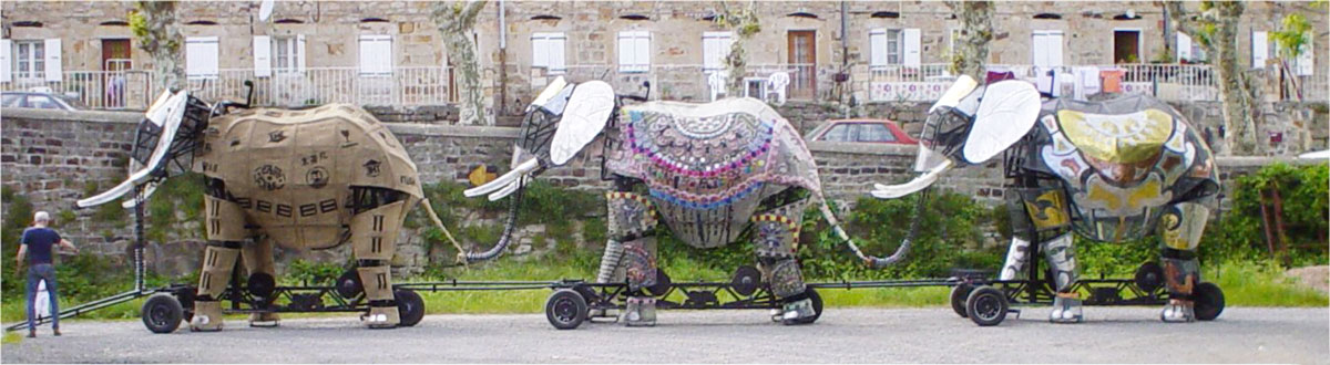 Les Elephants (construction monumentale pour le spectacle)